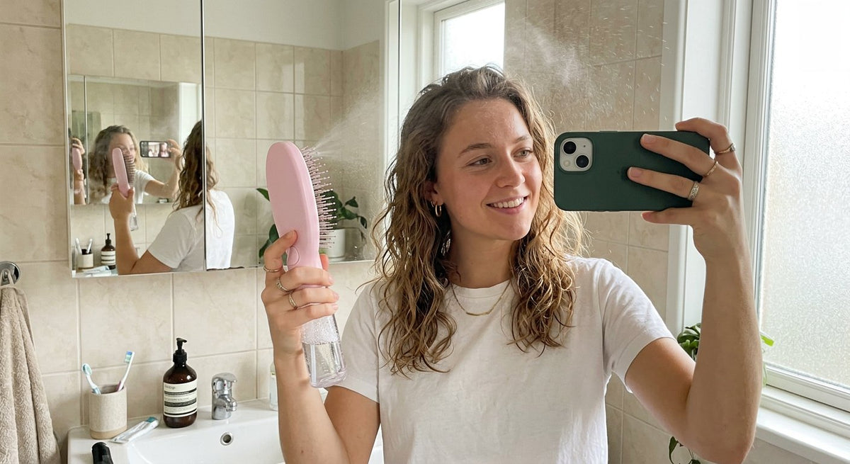 2-in-1 Spray & Detangling Brush